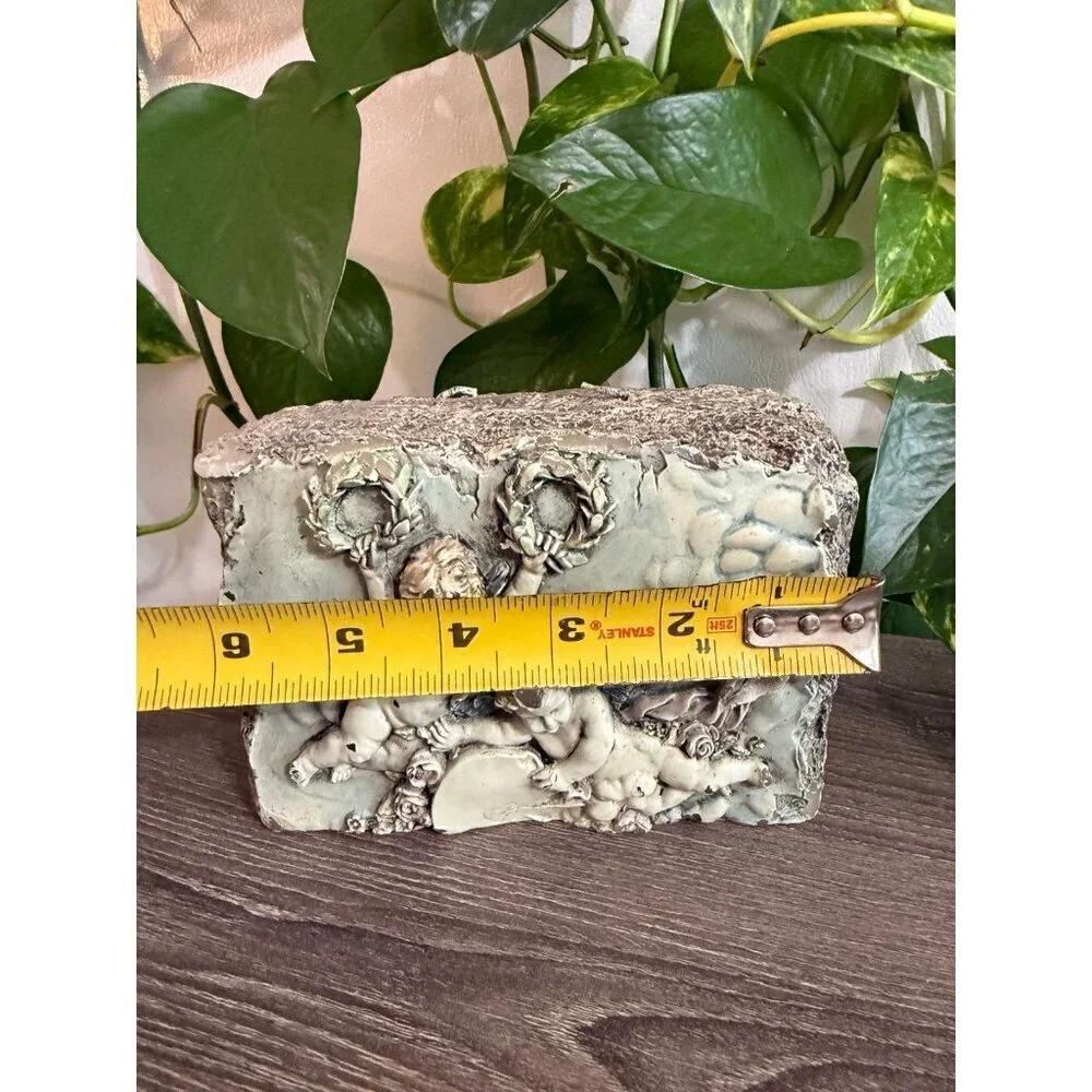 Garden cherubs vintage candle